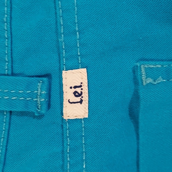 L.E.I. Ashley Lowrise Capri - Picture 7 of 11